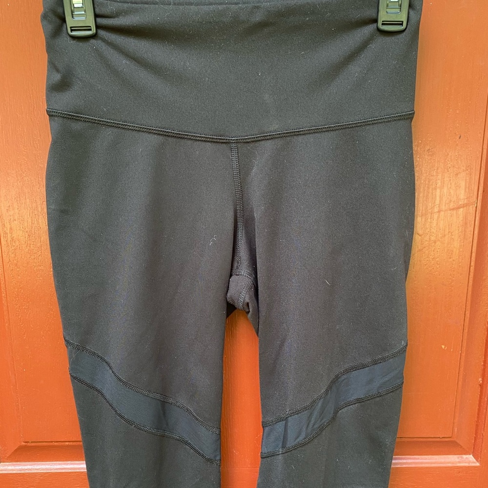 Old Navy Petite Womens High Waisted. Leggings with Mesh Panels Black - Picture 2 of 8